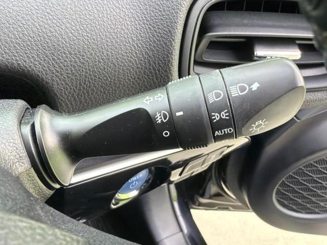 プリウス S 新品タイヤ/保証書/純正 9インチ SDナビ/トヨタセーフティセンス/ヘッドランプ LED/Bluetooth接続/ETC/EBD付ABS/横滑り防止装置/アイドリングストップ/バックモニター(15枚目)