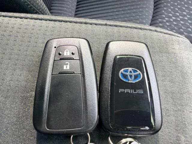 プリウス S 新品タイヤ/保証書/純正 9インチ SDナビ/トヨタセーフティセンス/ヘッドランプ LED/Bluetooth接続/ETC/EBD付ABS/横滑り防止装置/アイドリングストップ/バックモニター(33枚目)