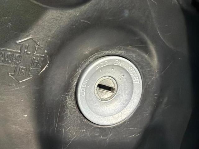 アルト Ｆ　新品タイヤ／保証書／ＥＢＤ付ＡＢＳ／横滑り防止装置／エアバッグ　運転席／エアバッグ　助手席／パワーウインドウ／キーレスエントリー／パワーステアリング／マニュアルエアコン／ユーザー買取車／ＣＤ／ラジオ（15枚目）