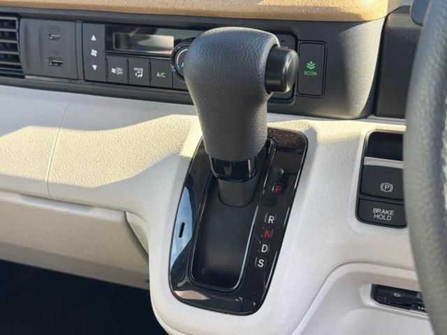 Ｎ－ＢＯＸ ヒョウジュン　保証書／純正　８インチ　ナビ／ホンダセンシング／電動スライドドア／車線逸脱防止支援システム／ヘッドランプ　ＬＥＤ／ＵＳＢジャック／Ｂｌｕｅｔｏｏｔｈ接続／ＥＴＣ／ＥＢＤ付ＡＢＳ／横滑り防止装置　禁煙車（17枚目）