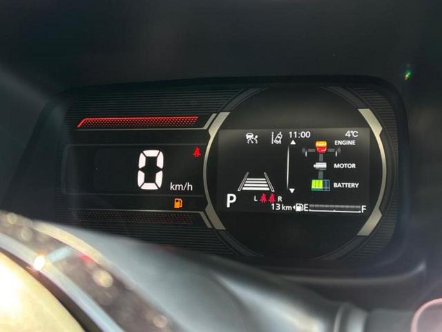 スペーシアギア ハイブリッドＸＺ　保証書／純正　９インチ　ナビ／セーフティサポート（スズキ）／両側電動スライドドア／シートヒーター／全方位モニター／車線逸脱防止支援システム／登録済未使用車／ヘッドランプ　ＬＥＤ　衝突被害軽減システム（14枚目）