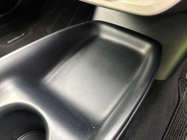 プリウス Ｓ　保証書／純正　ＳＤナビ／ヘッドランプ　ＬＥＤ／Ｂｌｕｅｔｏｏｔｈ接続／ＥＴＣ／ＥＢＤ付ＡＢＳ／横滑り防止装置／アイドリングストップ／フルセグＴＶ／ＤＶＤ／エアバッグ　運転席／エアバッグ　助手席（38枚目）