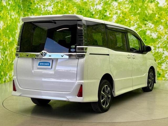 ヴォクシー ４ＷＤ　ＺＳ　保証書／純正　９インチ　ＳＤナビ／電動スライドドア／ヘッドランプ　ＬＥＤ／ＵＳＢジャック／Ｂｌｕｅｔｏｏｔｈ接続／ＥＴＣ／ＥＢＤ付ＡＢＳ／横滑り防止装置／アイドリングストップ／クルーズコントロール（3枚目）