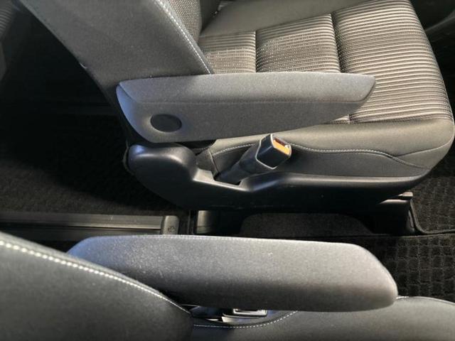 ヴォクシー ４ＷＤ　ＺＳ　保証書／純正　９インチ　ＳＤナビ／電動スライドドア／ヘッドランプ　ＬＥＤ／ＵＳＢジャック／Ｂｌｕｅｔｏｏｔｈ接続／ＥＴＣ／ＥＢＤ付ＡＢＳ／横滑り防止装置／アイドリングストップ／クルーズコントロール（32枚目）