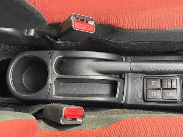 アクア Ｓ　新品タイヤ／保証書／純正　ＳＤナビ／シートヒーター　前席／ＥＴＣ／ＥＢＤ付ＡＢＳ／横滑り防止装置／アイドリングストップ／バックモニター／ワンセグＴＶ／禁煙車／エアバッグ　運転席／エアバッグ　助手席（31枚目）