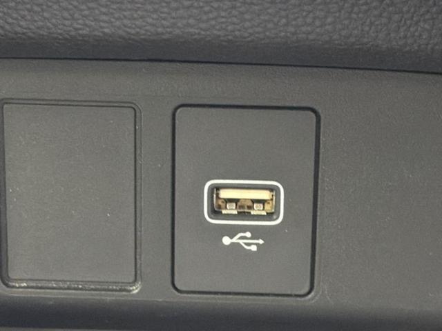 フィット ｅＨＥＶリュクス　純正　８インチ　ＳＤナビ／衝突安全装置／シートヒーター／車線逸脱防止支援システム／シート　合皮／ドライブレコーダー　前後／ヘッドランプ　ＬＥＤ／Ｂｌｕｅｔｏｏｔｈ接続／ＥＴＣ／ＥＢＤ付ＡＢＳ　ドラレコ（38枚目）