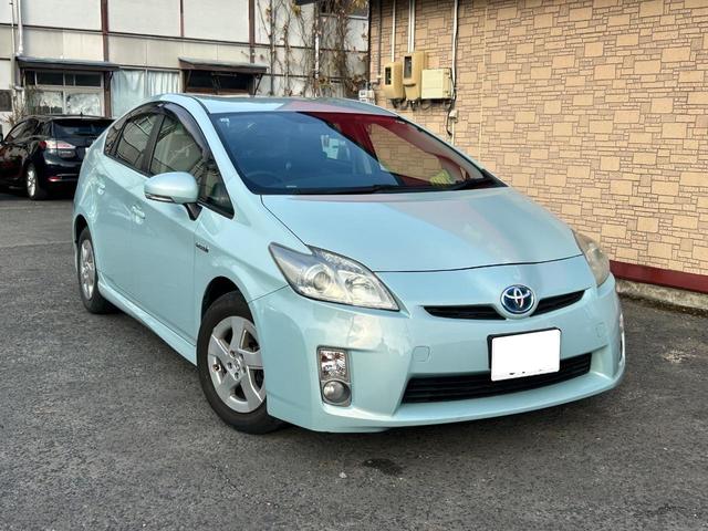 プリウス Ｓ　オートマ　スマートキー　プッシュスタート　アルミホイール　ＣＤプレーヤー　アイドリングストップ　ＡＢＳ　エアバック　横滑り防止システム（2枚目）