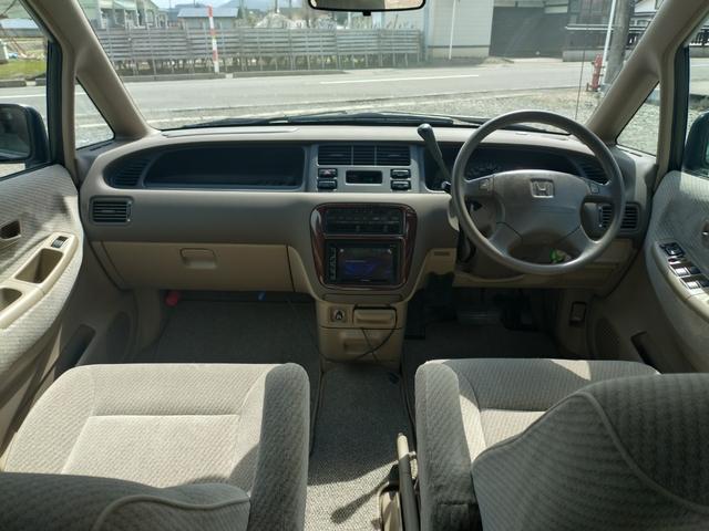 オデッセイ L 4WD 3列シート ウォークスルー AT CD DVD再生 USB エアコン パワーステアリング(2枚目)