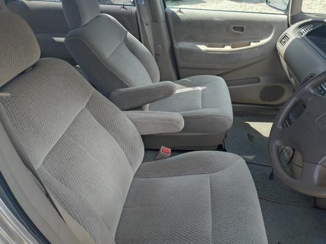 オデッセイ L 4WD 3列シート ウォークスルー AT CD DVD再生 USB エアコン パワーステアリング(8枚目)