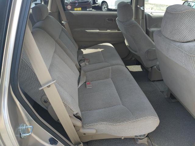 オデッセイ L 4WD 3列シート ウォークスルー AT CD DVD再生 USB エアコン パワーステアリング(9枚目)