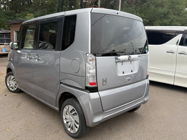 N-BOX 4WD C CD、スマ-トキ-、アイドリングストップ、キ-レスエントリー、両側スライドドア、シ-トヒータ、電動格納ミラー(5枚目)