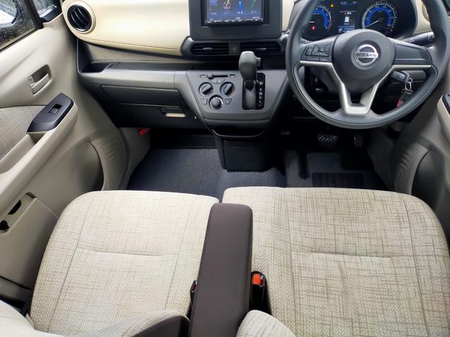 デイズ S 4WD 衝突被害軽減システム、社外ナビHDD ナビ、CD/DVD、BLUETOOTH、バックカメラ、ETC、スマ-トキ-、オートライト(2枚目)