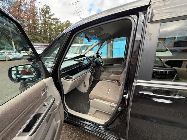 ステップワゴン G CD/DVD、ETC、TVワンセグ、バックカメラ、スマ-トキ-、アイドリングストップ、両側スライド・片側電動、Bluetooth接続、後席モニタ(25枚目)