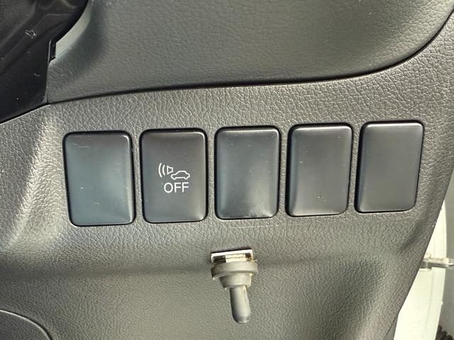 アウトランダーＰＨＥＶ ４ＷＤ　Ｅ　ＣＤ／ＤＶＤ、ＥＴＣ、ＴＶワンセグ、スマ－トキ－、シートヒーター、オートライト、Ｂｌｕｅｔｏｏｔｈ接続、ハーフレザーシート、アルミホイール付き（35枚目）