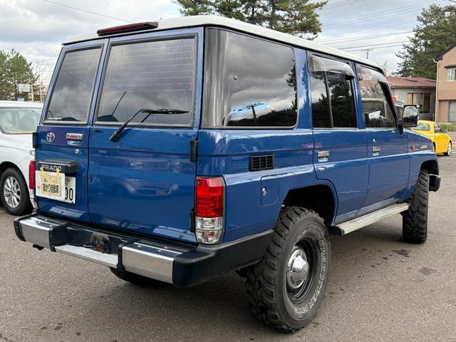 ランドクルーザープラド 切り替え4WD、タ-ボ CD/DVD、ETC、電動格納ミラー、Bluetooth接続、バックカメラ、アルミホイール付き、(8枚目)