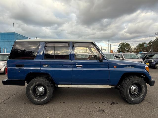 ランドクルーザープラド 切り替え4WD、タ-ボ CD/DVD、ETC、電動格納ミラー、Bluetooth接続、バックカメラ、アルミホイール付き、(10枚目)