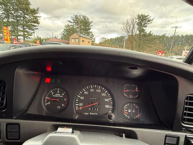 ランドクルーザープラド 切り替え4WD、タ-ボ CD/DVD、ETC、電動格納ミラー、Bluetooth接続、バックカメラ、アルミホイール付き、(15枚目)