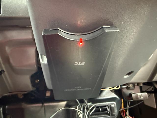 ランドクルーザープラド 切り替え4WD、タ-ボ CD/DVD、ETC、電動格納ミラー、Bluetooth接続、バックカメラ、アルミホイール付き、(23枚目)