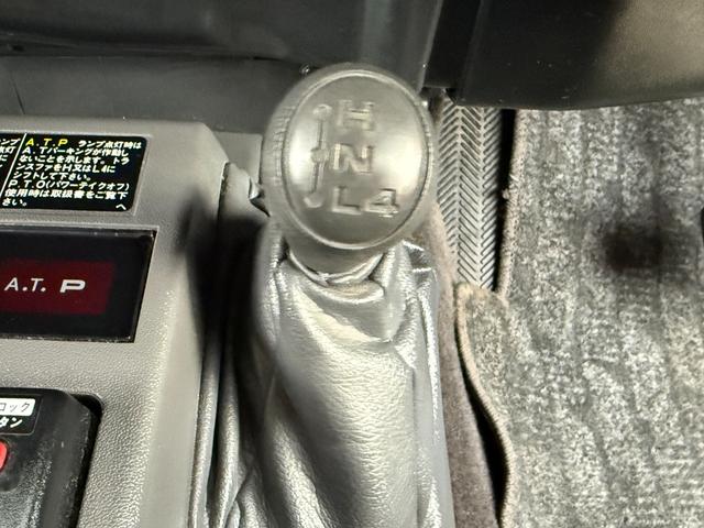 ランドクルーザープラド 切り替え4WD、タ-ボ CD/DVD、ETC、電動格納ミラー、Bluetooth接続、バックカメラ、アルミホイール付き、(24枚目)