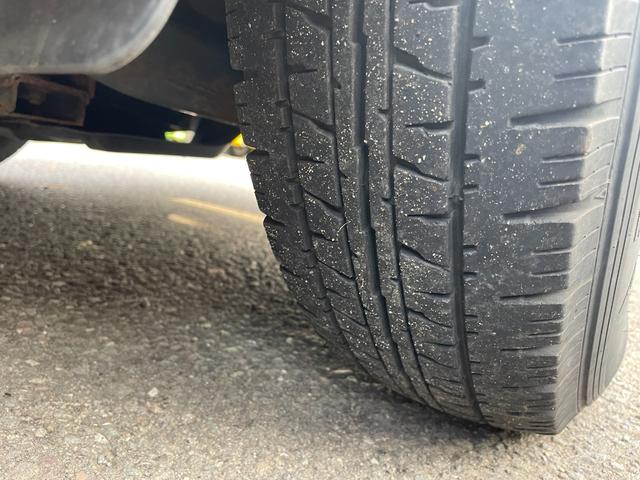 NV350キャラバンバン 切り替え4WD、タ-ボ 福祉車両、エアコン、ウインチ、リアリフト、サイドステップ、手すり、電動格納ミラー(17枚目)