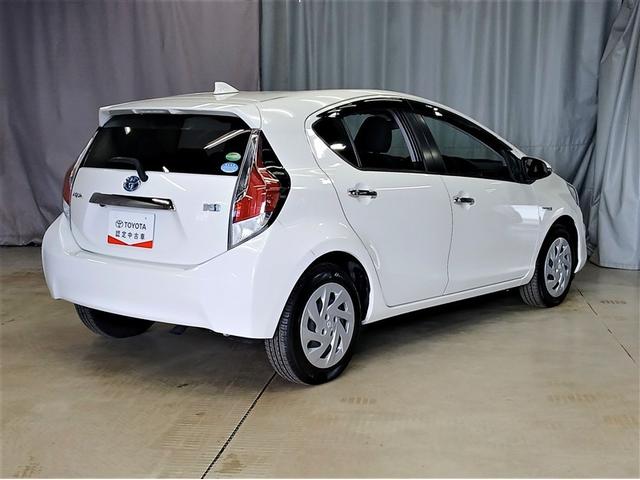 アクア Ｓスタイルブラック　寒冷地　衝突被害軽減システム　メモリーナビ　バックカメラ　ワンセグ　スマートキー　ＥＴＣ　盗難防止装置　キーレス　横滑り防止機能　ハイブリッド（3枚目）