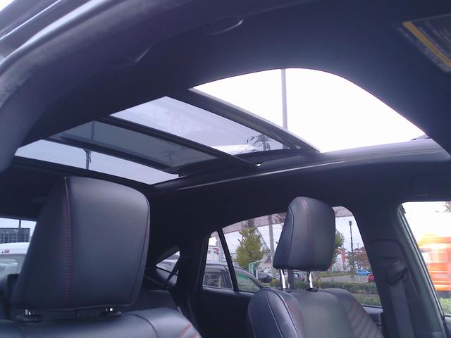 風をたっぷり感じたい時は、サンルーフを全部あけて◎