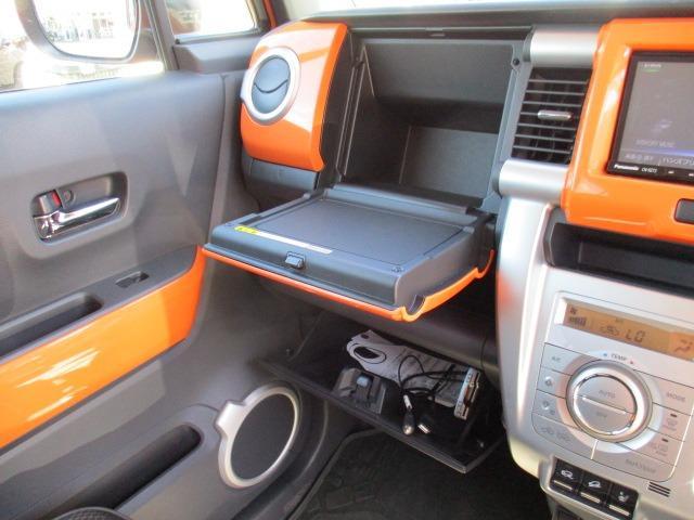Fリミテッド 4WD SDナビ フルセグ CD DVD ブルートゥース バックカメラ 衝突被害軽減ブレーキ HIDライト オートライト シートヒーター(32枚目)