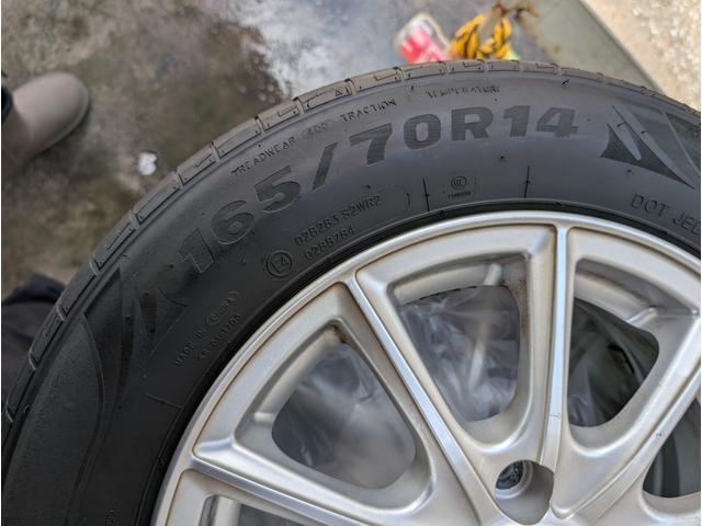 ヴィッツ Ｆ　４ＷＤ■衝突軽減サポート■レーンアシスト■　夏冬タイヤセット■ＳＤナビ／ブルートゥース／ＤＶＤ再生／フルセグＴＶ／バックカメラ／ＥＴＣ／キーレスエントリー／取扱説明書／メンテナンスノート／（27枚目）