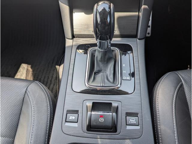 レガシィアウトバック リミテッド　４ＷＤ■寒冷地仕様■禁煙車■夏冬タイヤ付き■　電動黒革シート■衝突軽減サポート／ＢＳＭ／レーンアシスト／追従クルーズ／コーナーセンサー／シートヒーター＆ステアヒーター／電動リアゲート／純正８インチナビ／バックカメラ／フルセグＴＶ／ブルートゥース（14枚目）