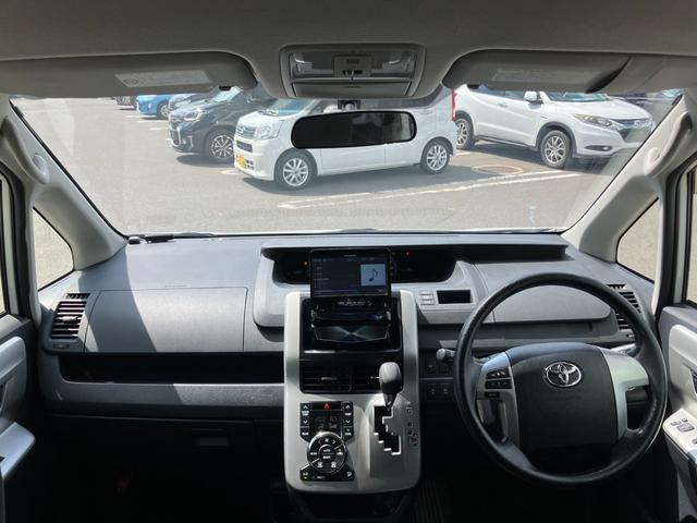 ノア Ｘ　スマートエディション　４ＷＤ■寒冷地仕様■禁煙車■　両側電動スライドドア／社外ＨＤＤナビ／バックカメラ／フルセグＴＶ／ＤＶＤ再生／ブルートゥース／ＨＩＤヘッドライト／オートライト／オートエアコン／後席ダブルエアコン／ＥＴＣ／スマートキー／スペアキー（5枚目）