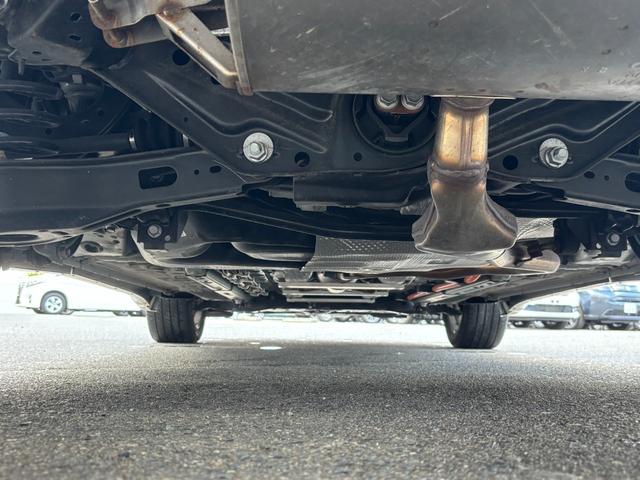 カローラクロス ハイブリッド　Ｚ　４ＷＤ■パノラマルーフ■モデリスタエアロ■　衝突軽減サポート／レーダークルーズ／レーンアシスト／９インチナビ／アラウンドビュー／バックカメラ／ブルートゥース／地デジ／ＥＴＣ２．０／電動ハーフレザー／ＬＥＤヘッドライト／フォグ／純正アルミ（41枚目）