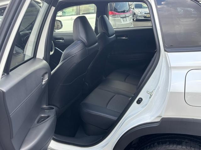 カローラクロス ハイブリッド　Ｚ　４ＷＤ■パノラマルーフ■モデリスタエアロ■　衝突軽減サポート／レーダークルーズ／レーンアシスト／９インチナビ／アラウンドビュー／バックカメラ／ブルートゥース／地デジ／ＥＴＣ２．０／電動ハーフレザー／ＬＥＤヘッドライト／フォグ／純正アルミ（50枚目）