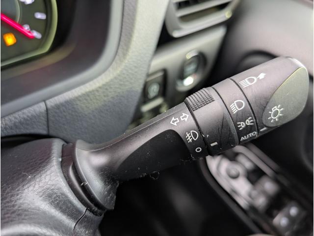 ヴォクシー ＺＳ　煌　４ＷＤ■モデリスタエアロ■寒冷地仕様■禁煙車■　衝突軽減サポート／レーンアシスト／オートクルーズ／両側電動スライドドア／ＨＤＤナビ／ＤＶＤ再生／ＥＴＣ／スマートキー／プッシュスタート／オートエアコン／ＬＥＤヘッドライト／フォグ／社外アルミ（17枚目）