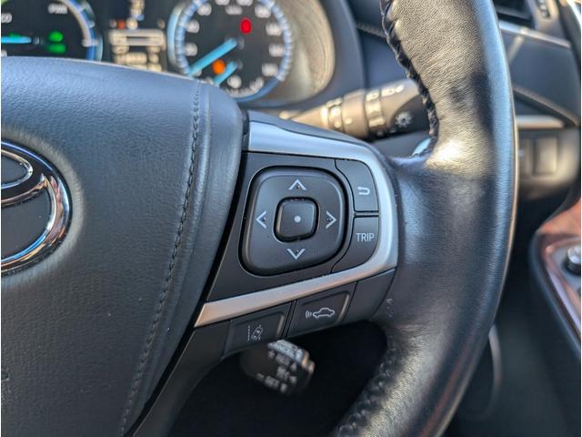 ハリアーハイブリッド プレミアム　アドバンスドパッケージ　４ＷＤ■東京仕入■　衝突軽減サポート／レーンアシスト／追従クルーズ／コーナーセンサー／電動リアゲート／ＪＢＬサウンド付きメーカーＳＤナビ／全方位カメラ／ブルートゥース／フルセグＴＶ／電動ハーフレザーシート／純正アルミ（17枚目）