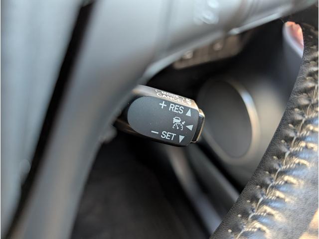 ハリアーハイブリッド プレミアム　アドバンスドパッケージ　４ＷＤ■東京仕入■　衝突軽減サポート／レーンアシスト／追従クルーズ／コーナーセンサー／電動リアゲート／ＪＢＬサウンド付きメーカーＳＤナビ／全方位カメラ／ブルートゥース／フルセグＴＶ／電動ハーフレザーシート／純正アルミ（18枚目）