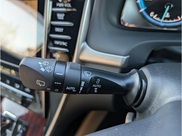 ハリアーハイブリッド プレミアム　アドバンスドパッケージ　４ＷＤ■東京仕入■　衝突軽減サポート／レーンアシスト／追従クルーズ／コーナーセンサー／電動リアゲート／ＪＢＬサウンド付きメーカーＳＤナビ／全方位カメラ／ブルートゥース／フルセグＴＶ／電動ハーフレザーシート／純正アルミ（20枚目）