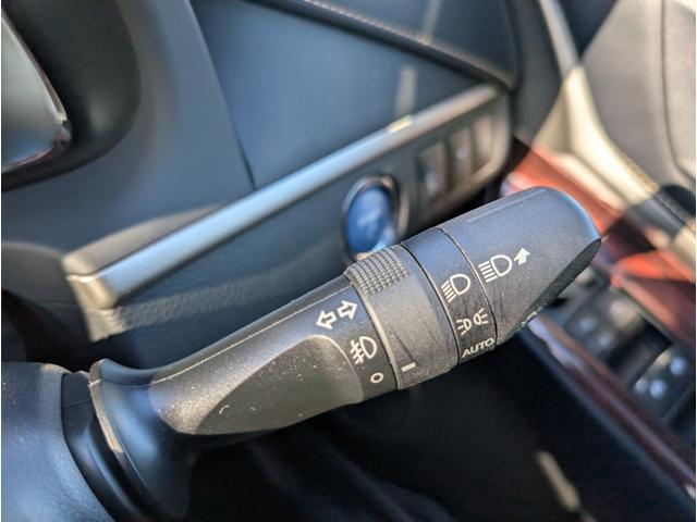 ハリアーハイブリッド プレミアム　アドバンスドパッケージ　４ＷＤ■東京仕入■　衝突軽減サポート／レーンアシスト／追従クルーズ／コーナーセンサー／電動リアゲート／ＪＢＬサウンド付きメーカーＳＤナビ／全方位カメラ／ブルートゥース／フルセグＴＶ／電動ハーフレザーシート／純正アルミ（21枚目）