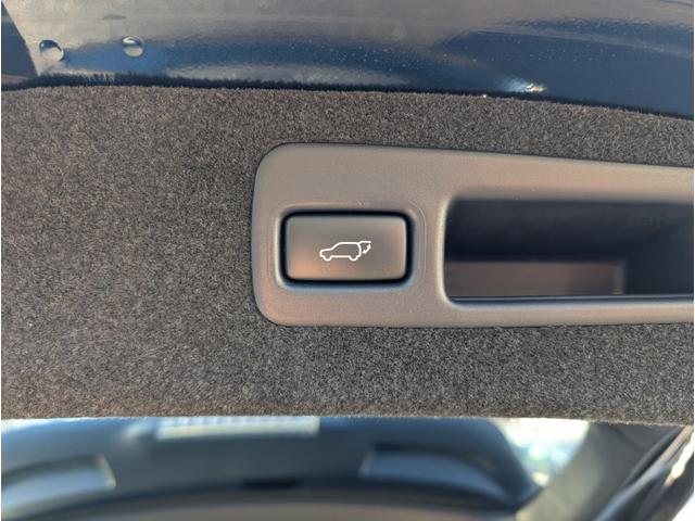 ハリアーハイブリッド プレミアム　アドバンスドパッケージ　４ＷＤ■東京仕入■　衝突軽減サポート／レーンアシスト／追従クルーズ／コーナーセンサー／電動リアゲート／ＪＢＬサウンド付きメーカーＳＤナビ／全方位カメラ／ブルートゥース／フルセグＴＶ／電動ハーフレザーシート／純正アルミ（27枚目）