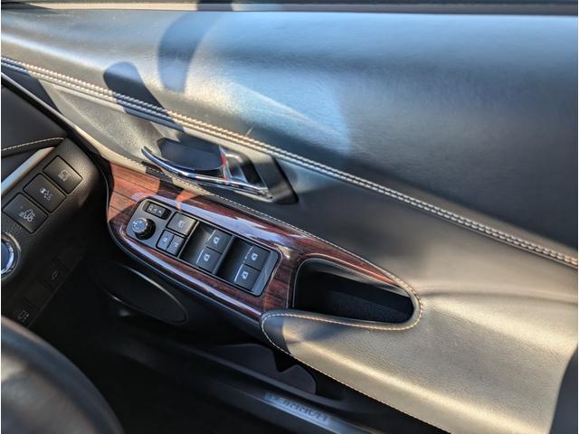 ハリアーハイブリッド プレミアム　アドバンスドパッケージ　４ＷＤ■東京仕入■　衝突軽減サポート／レーンアシスト／追従クルーズ／コーナーセンサー／電動リアゲート／ＪＢＬサウンド付きメーカーＳＤナビ／全方位カメラ／ブルートゥース／フルセグＴＶ／電動ハーフレザーシート／純正アルミ（32枚目）