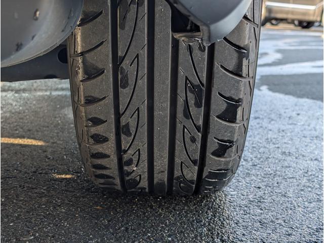 ハリアーハイブリッド プレミアム　アドバンスドパッケージ　４ＷＤ■東京仕入■　衝突軽減サポート／レーンアシスト／追従クルーズ／コーナーセンサー／電動リアゲート／ＪＢＬサウンド付きメーカーＳＤナビ／全方位カメラ／ブルートゥース／フルセグＴＶ／電動ハーフレザーシート／純正アルミ（35枚目）