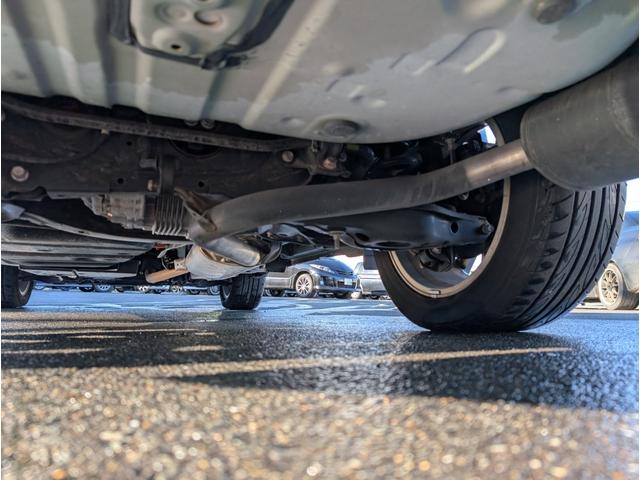 ハリアーハイブリッド プレミアム　アドバンスドパッケージ　４ＷＤ■東京仕入■　衝突軽減サポート／レーンアシスト／追従クルーズ／コーナーセンサー／電動リアゲート／ＪＢＬサウンド付きメーカーＳＤナビ／全方位カメラ／ブルートゥース／フルセグＴＶ／電動ハーフレザーシート／純正アルミ（43枚目）