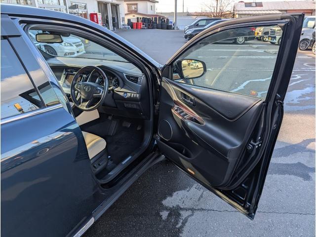 ハリアーハイブリッド プレミアム　アドバンスドパッケージ　４ＷＤ■東京仕入■　衝突軽減サポート／レーンアシスト／追従クルーズ／コーナーセンサー／電動リアゲート／ＪＢＬサウンド付きメーカーＳＤナビ／全方位カメラ／ブルートゥース／フルセグＴＶ／電動ハーフレザーシート／純正アルミ（44枚目）