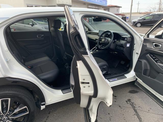 ���Ђ̓W���Ԃ͑S�ԗ��Ɏԗ���Ԑ��������f�����Ă���܂��B�C�����̗L���͖ܘ_�A�h�A���̊O�̌������̗L���܂ł��\�������������ł͖������ʂɂĂ��n�����Ă���܂���