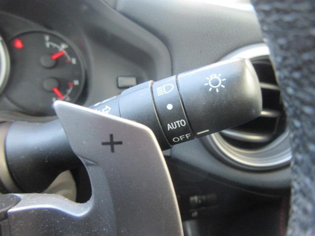 オートライトで点け忘れによる交通事故を防止！トンネル通過後のライト消し忘れも防げる♪