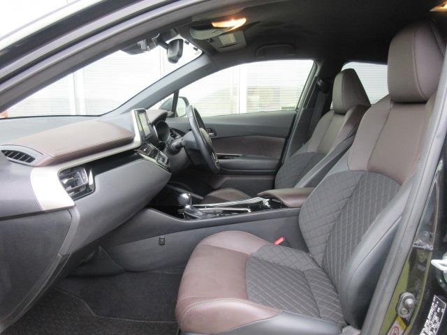 Ｃ－ＨＲ Ｇ－Ｔ　４ＷＤ／純正ナビ／フルセグＴＶ／バックカメラ／ドライブレコーダー／ＥＴＣ／ＬＥＤヘッドライト／オートライト／フォグライト／プッシュスタート／スマートキー／ステアリングスイッチ／純正アルミホイール（7枚目）