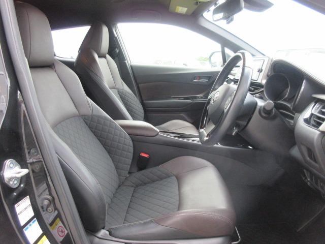 Ｃ－ＨＲ Ｇ－Ｔ　４ＷＤ／純正ナビ／フルセグＴＶ／バックカメラ／ドライブレコーダー／ＥＴＣ／ＬＥＤヘッドライト／オートライト／フォグライト／プッシュスタート／スマートキー／ステアリングスイッチ／純正アルミホイール（13枚目）