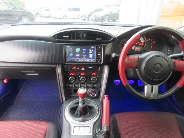 ８６ ＧＴ　６速ＭＴ車／社外マフラー／７インチナビ／フルセグＴＶ／プッシュスタート／スマートキー／ＨＩＤヘッドライト／オートライト／フォグライト／社外アルミホイール／電動格納ミラー（14枚目）