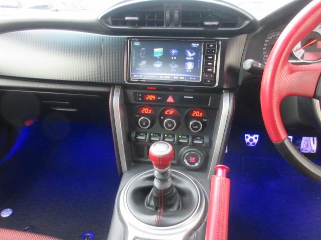 ８６ ＧＴ　６速ＭＴ車／社外マフラー／７インチナビ／フルセグＴＶ／プッシュスタート／スマートキー／ＨＩＤヘッドライト／オートライト／フォグライト／社外アルミホイール／電動格納ミラー（18枚目）