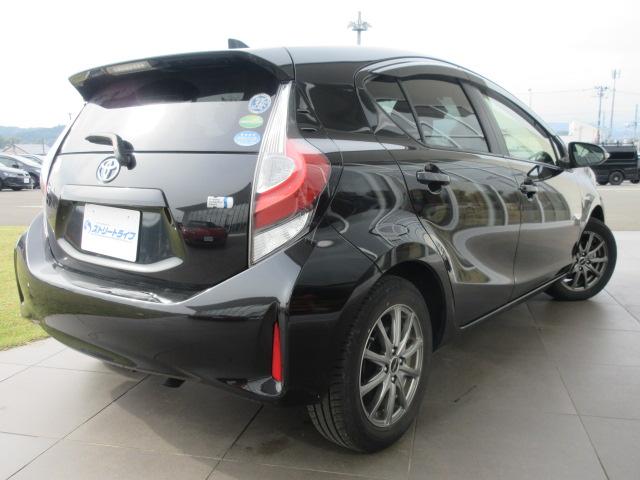 アクア Ｇソフトレザーセレクション　純正ナビ／フルセグＴＶ／バックカメラ／ＥＴＣ／プッシュスタート／スマートキー／ステアリングスイッチ／オートライト／ヘッドライトレベライザー／車線逸脱警報システム／電動格納ミラー／社外アルミホイール（9枚目）