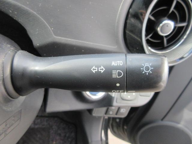 オートライトで点け忘れによる交通事故を防止！トンネル通過後のライト消し忘れも防げる♪